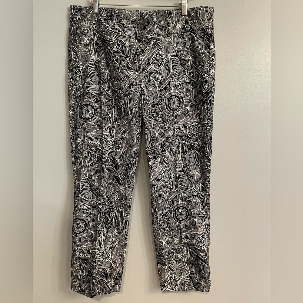 Miraclesuit Plus Size Black w White Floral Pattern Pants w Tummy Support
